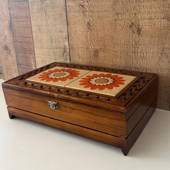 Vintage Handmade Wooden Jewelry Box with Retro Floral Tiles with Carved Details - Picture 4 of 13
